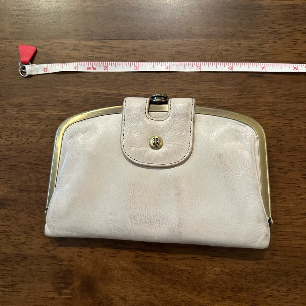 Hobo Halo Wallet in Cream
